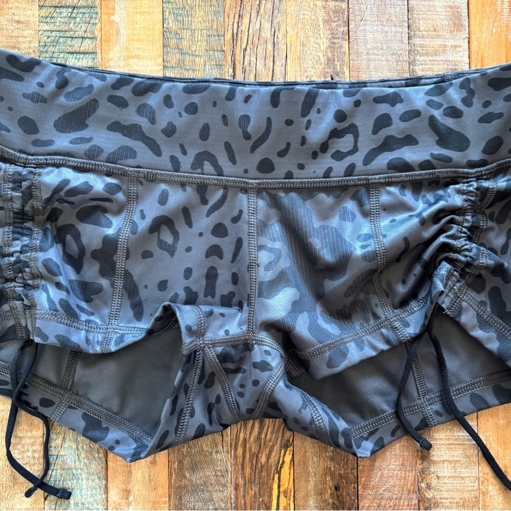 Lululemon size 6 Gray Leopard Print Women's Shorts